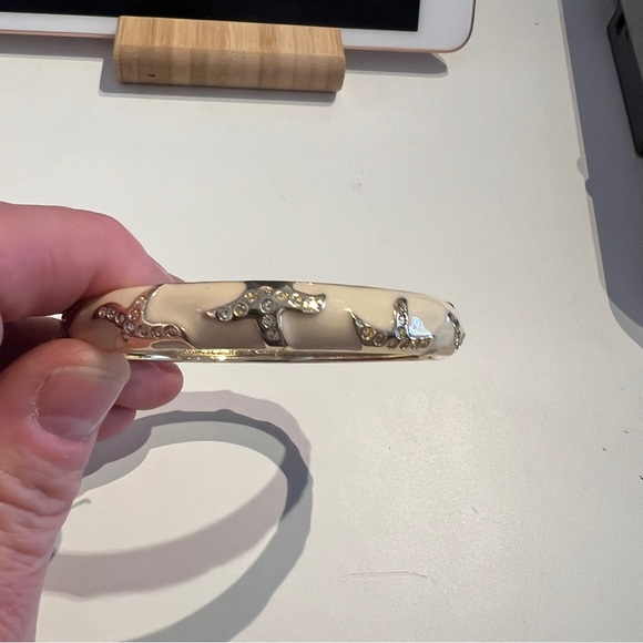 Small White Rhinestone Starfish Enamel Hinged Bracelet - Picture 2 of 4